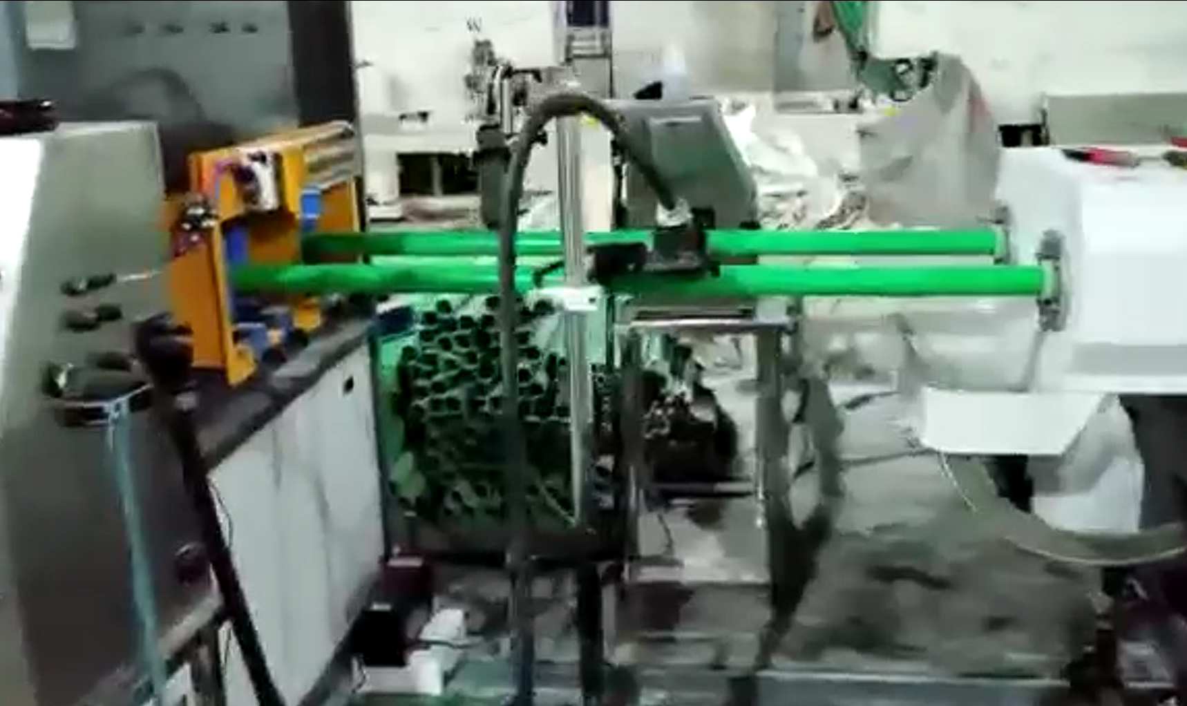 双出口PVC管材挤出生产线