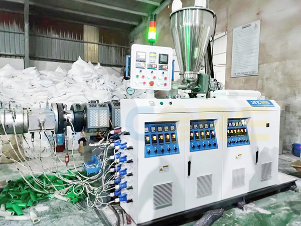 PVC双出口挤出生产线